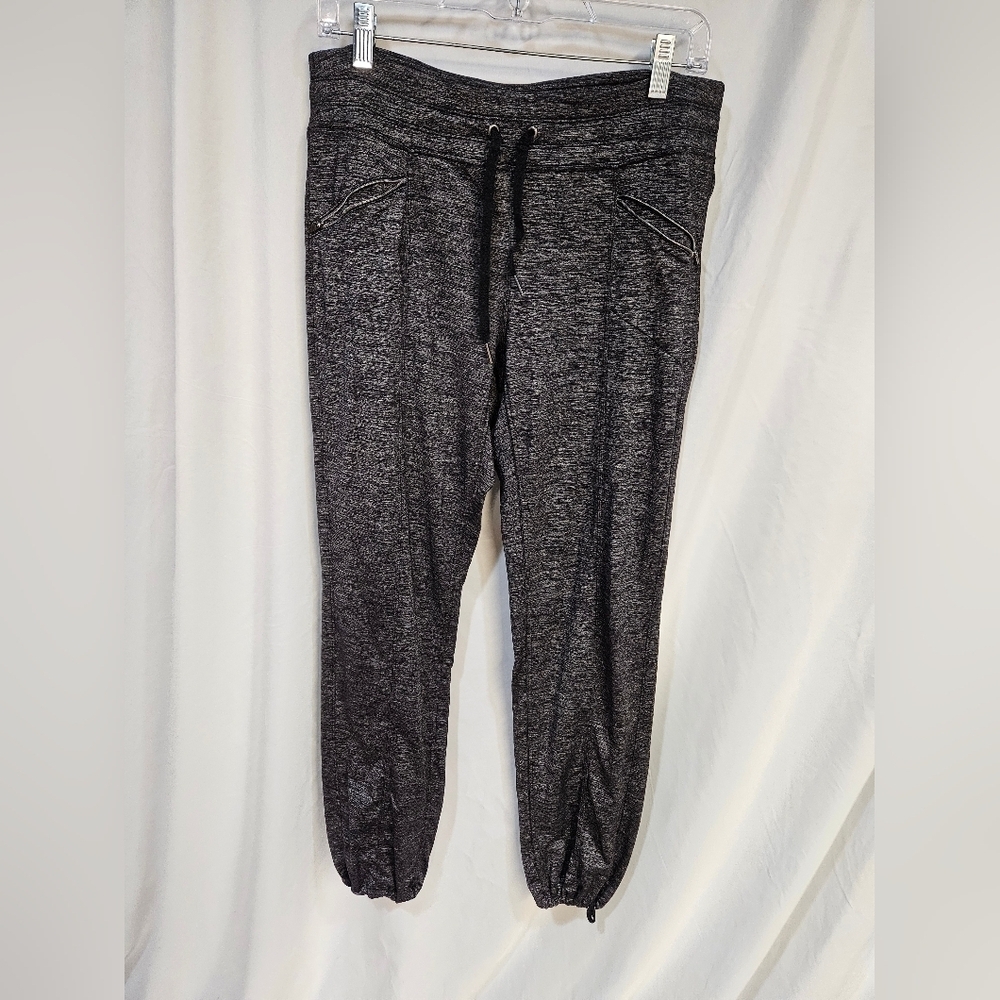 Athleta Charcoal Gray Quest Metro Slouch Cropped Capri Yoga Pants Size Medium